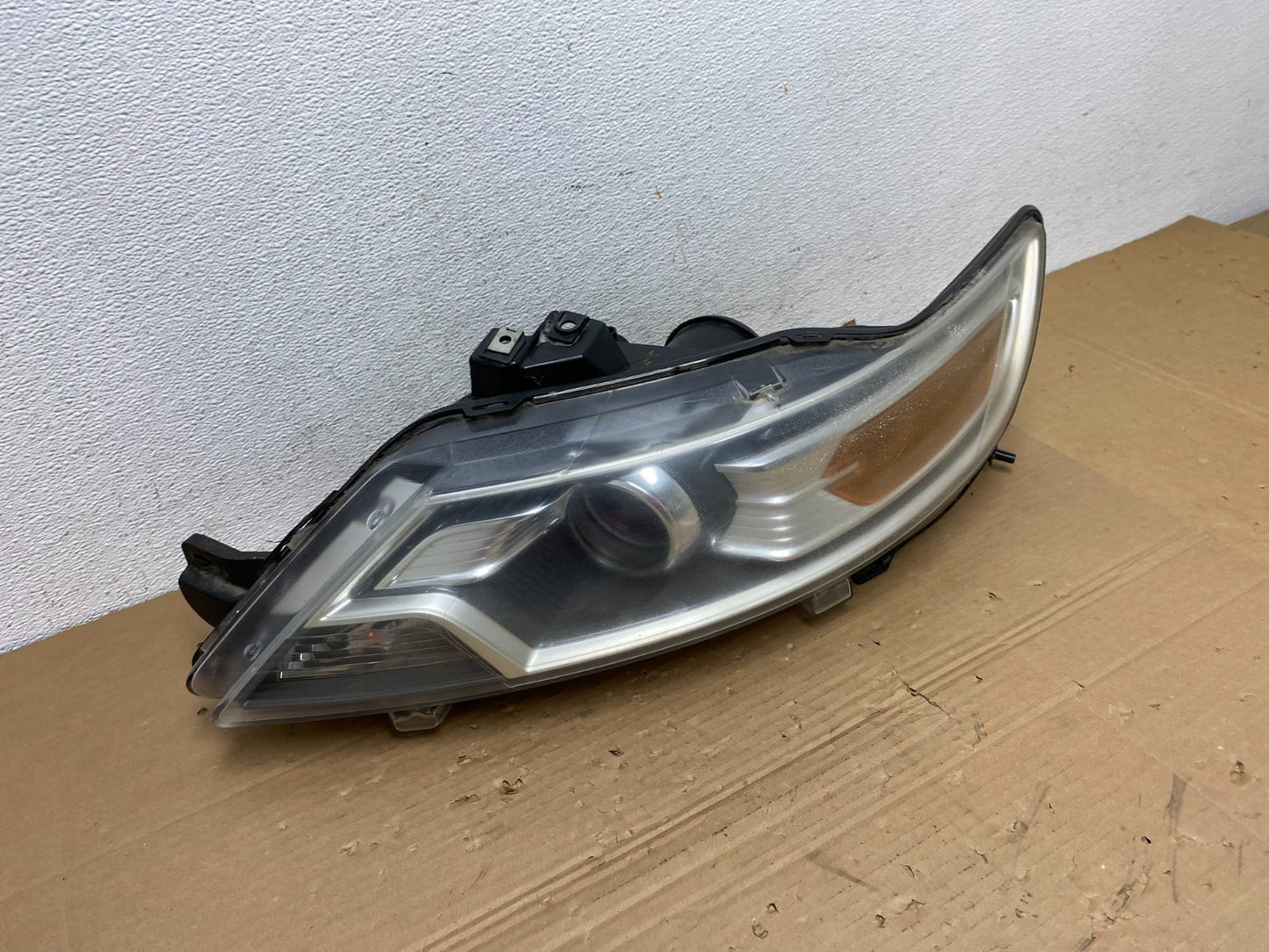 2010 2011 2012 Ford Taurus Left Driver LH Halogen Headlight AD4237 DW2