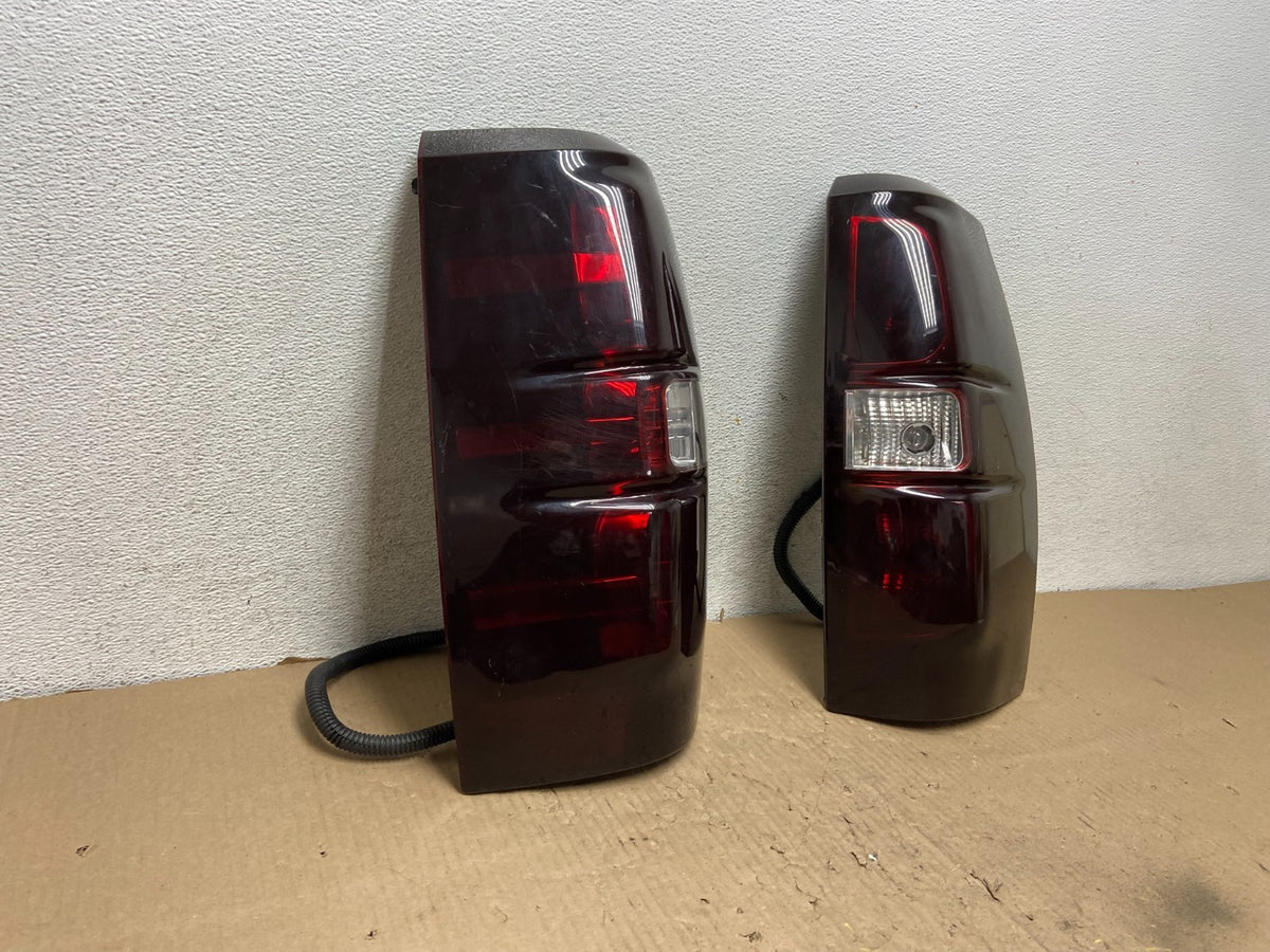 2007-2013 Chevrolet Avalanche Left +Right Side Tail Lights AG8043 DW1