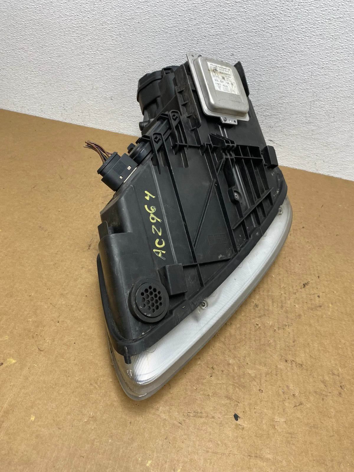 2008 to 2010 Porsche Cayenne Right Passenger Headlight Xenon HID OEM AC2964 DW8