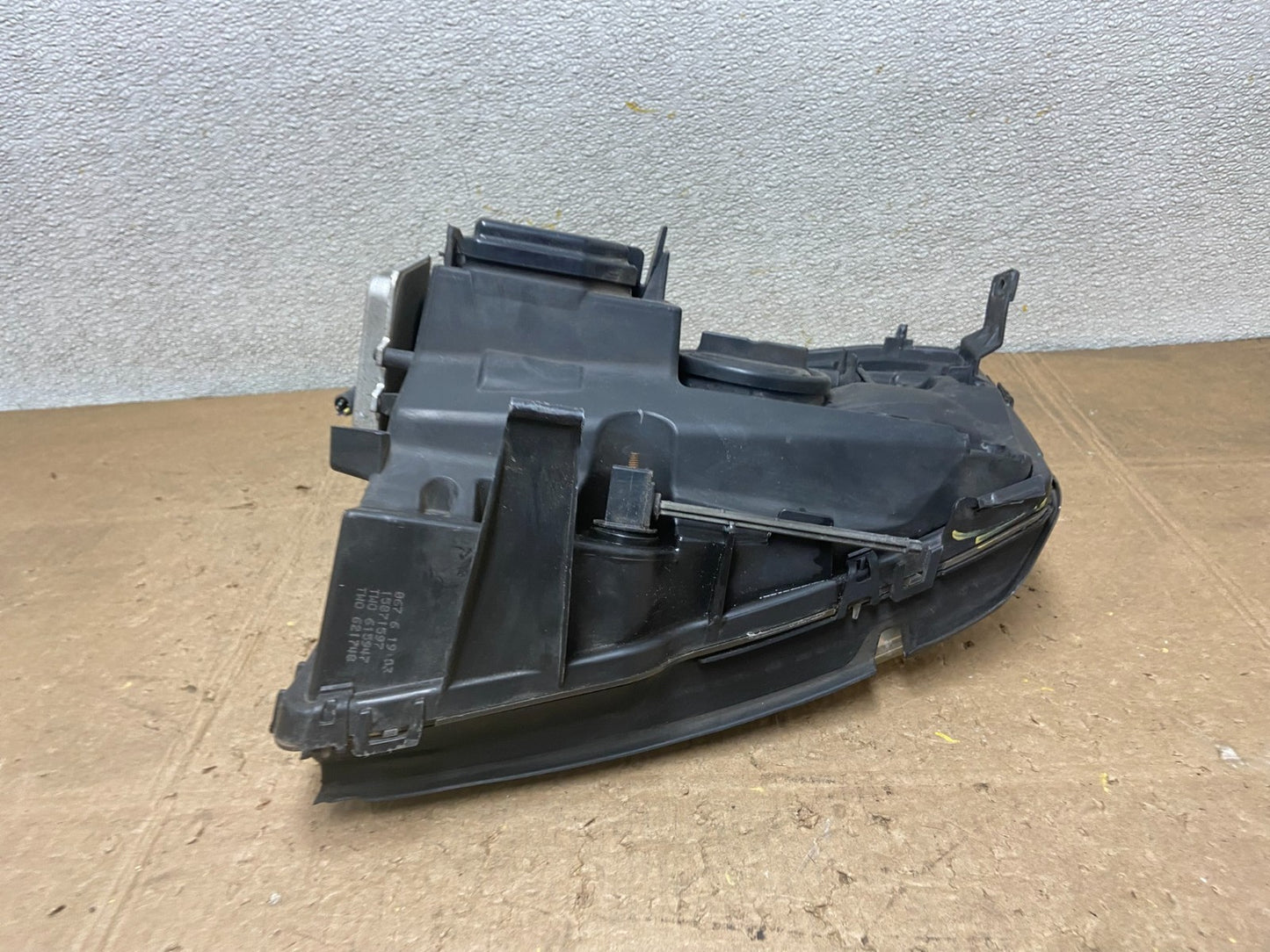 2007 - 2014 Cadillac Escalade Left Driver LH Side Xenon HID Headlight Y8230 DW10