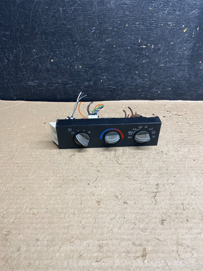 1996 - 2005 GMC Chevrolet Express 1500 Climate Control A/C AH5183 DG0