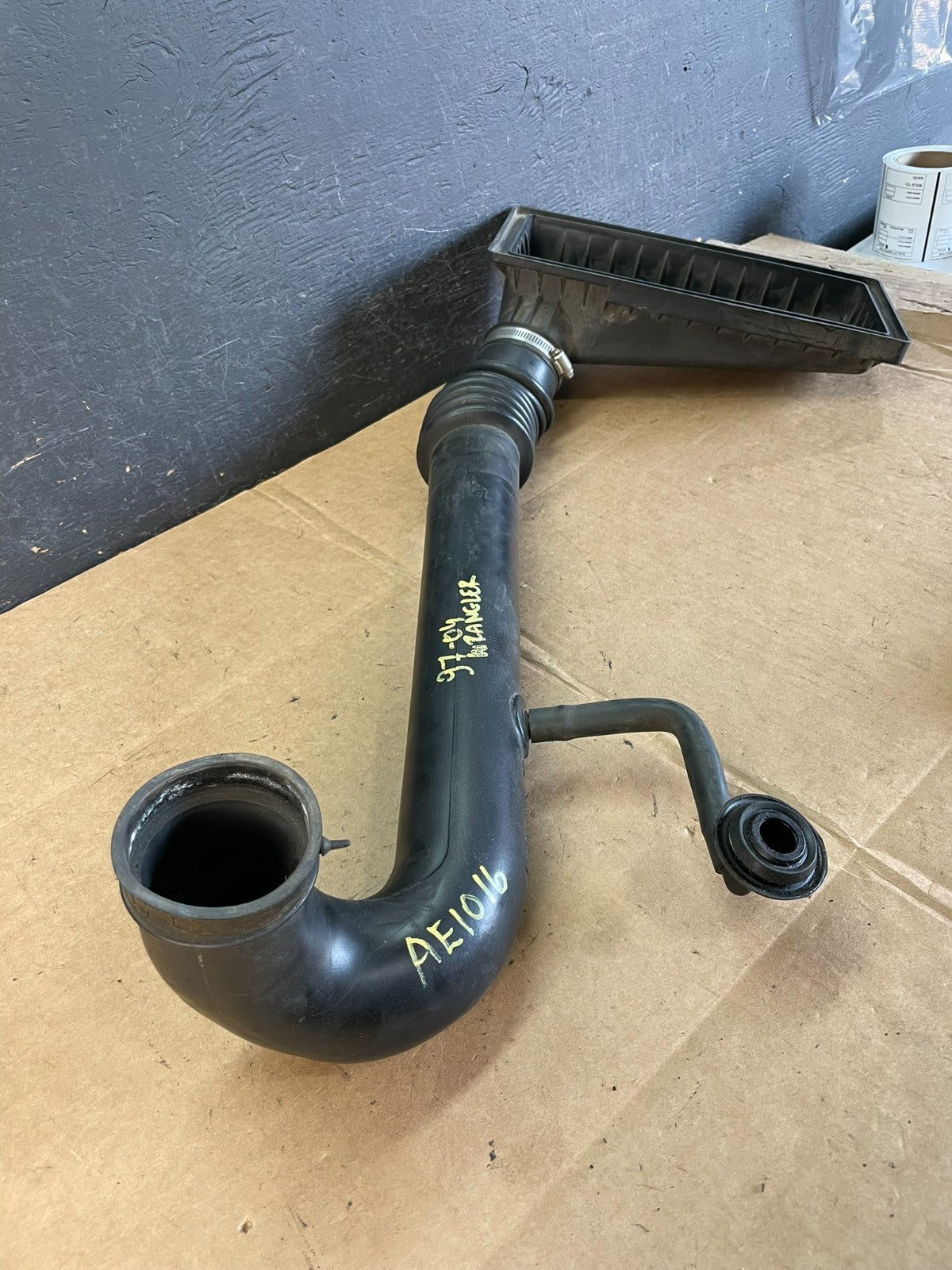 1997 to 2004 Jeep Wrangler Engine Air Cleaner Intake Hose Tube AE1016 DG4