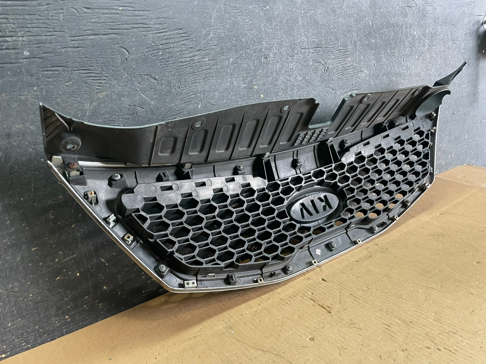 2011 2012 2013 Kia Sorento Front Upper Grill Grille OEM Z8243 DG7