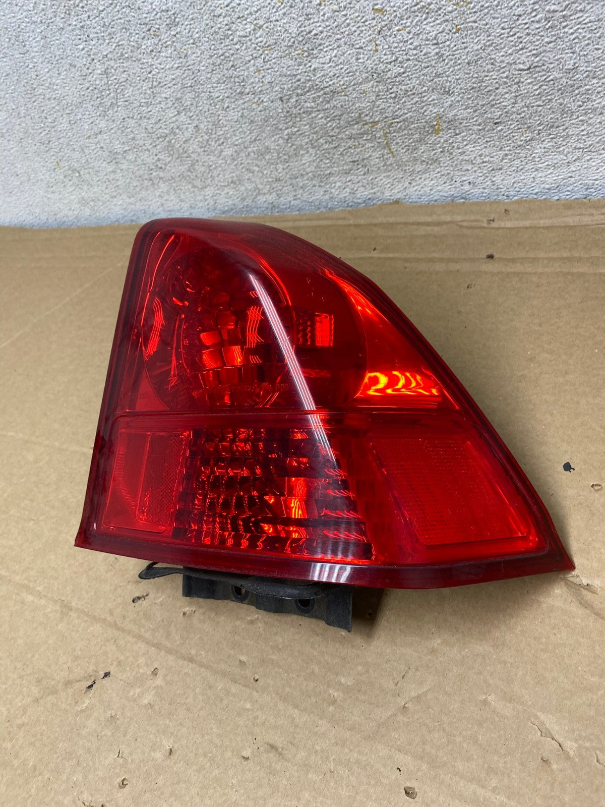 2003 2004 2005 Honda Civic Sedan Right Passenger Side Tail Light AH8234 LK2