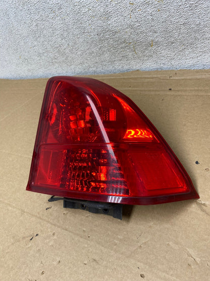 2003 2004 2005 Honda Civic Sedan Right Passenger Side Tail Light AH8234 LK2
