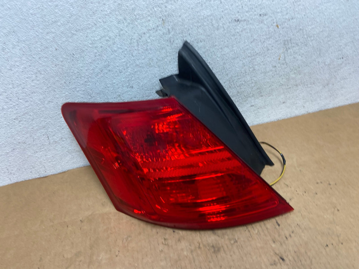 2014 to 2018 Ford Taurus Interceptor Left Driver LH Tail Light AD4759 LK0