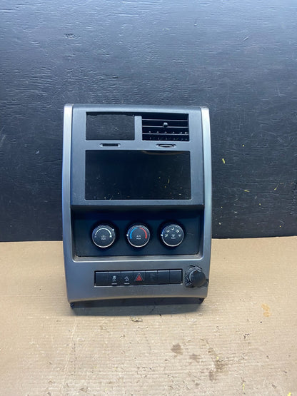 2008 to 2012 Jeep Liberty Dash Climate Temperature Control Radio Bezel Q9763 DG0