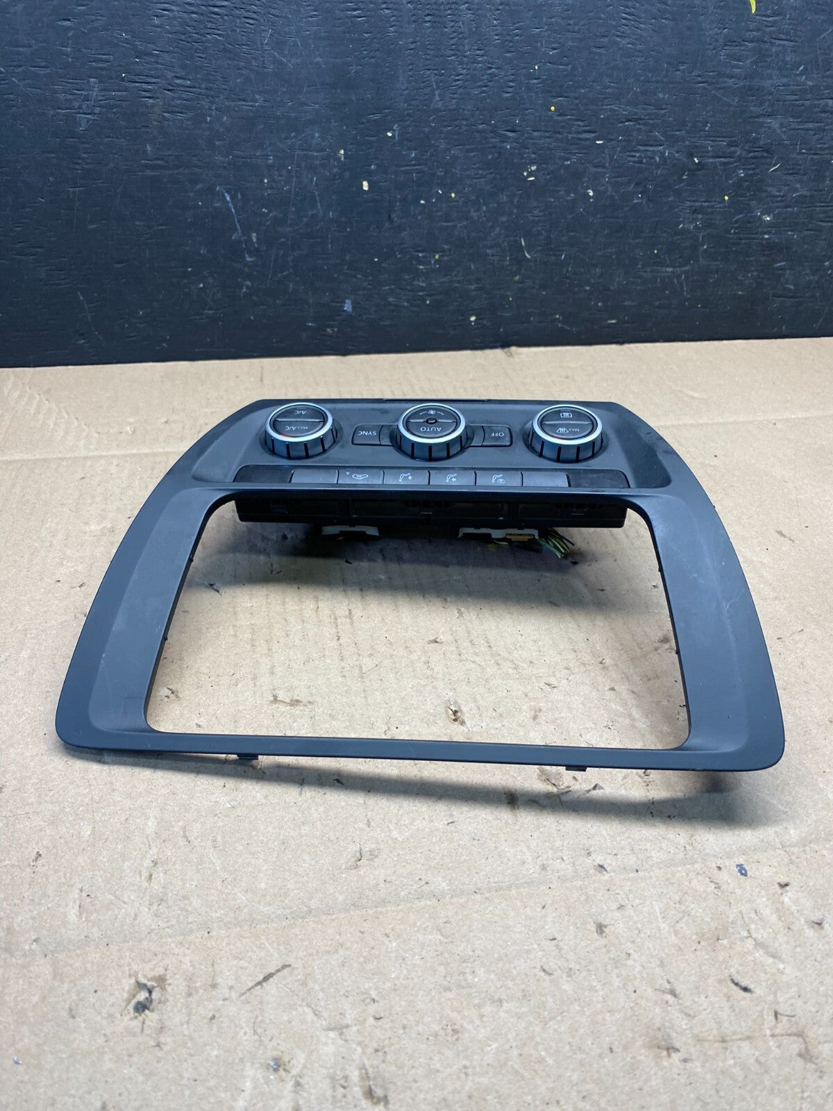 2012-2014 Volkswagen  Jetta Center Climate Control Panel AC Heat Bezel M6448 DG3