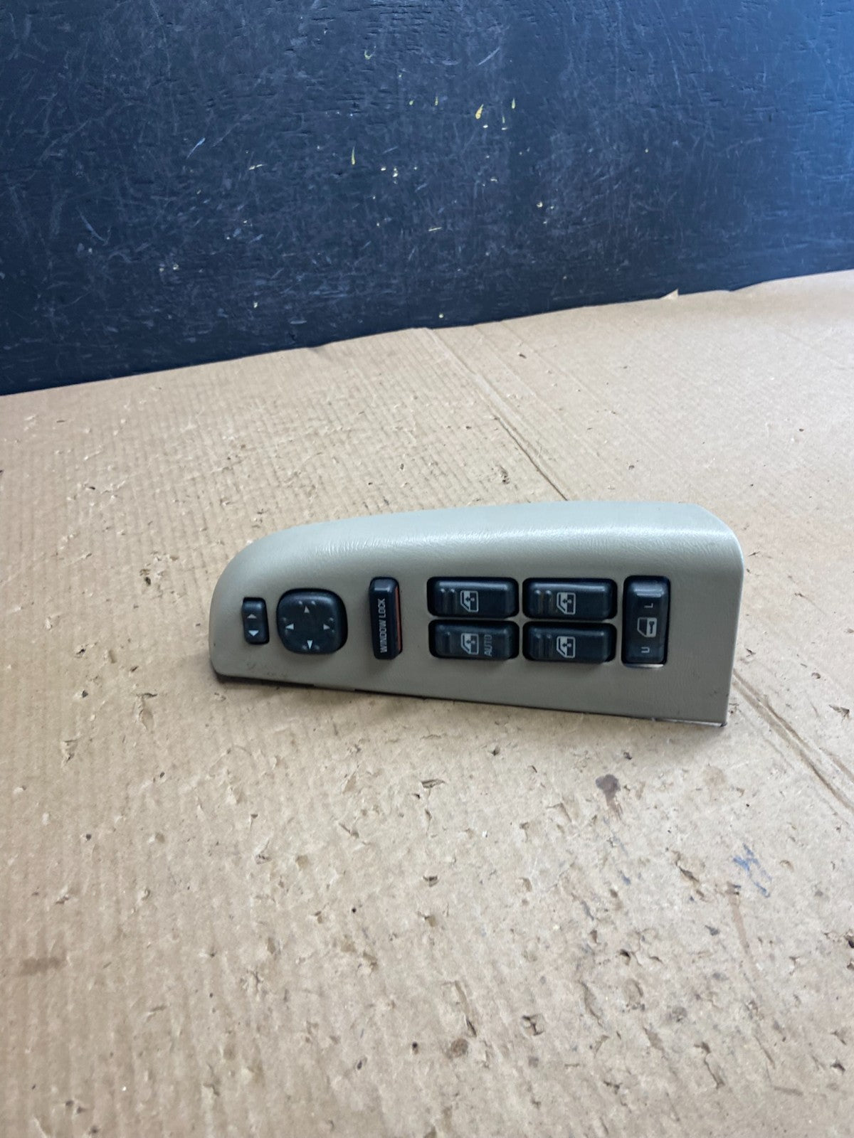 2000 to 2002 Tahoe Yukon Suburban Silverado Master Power Window Switch AE4015 DG0