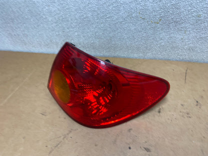 2003 to 2005 Toyota Corolla Right Passenger RH Side Tail Light Oem X5107 DW1
