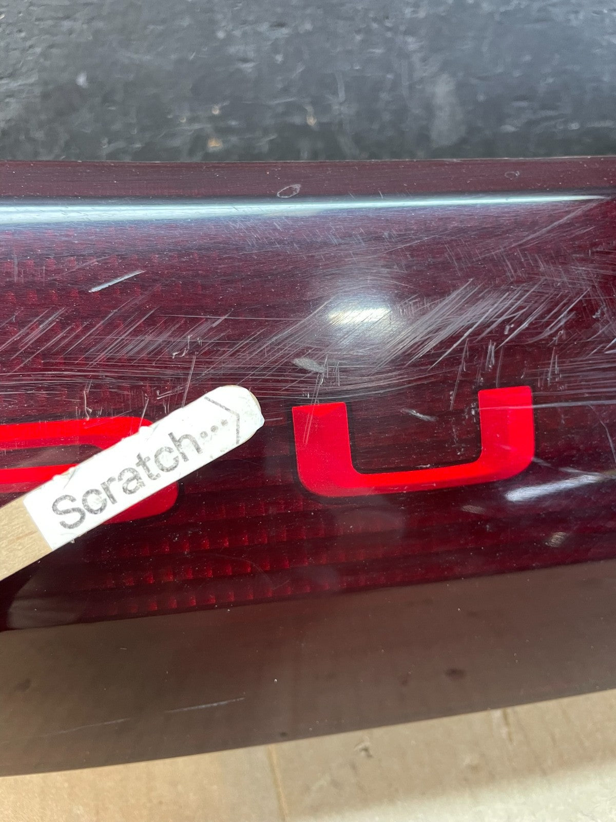 2002 - 2004 Subaru Outback Trunk Hatch Lid Tail Light Panel OEM Center AC1891 DG3