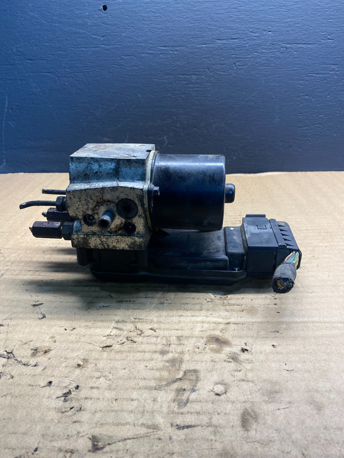 2003 2007 Ford E250 E350 Anti-Lock ABS Antilock Brake Pump AB7145 DG4