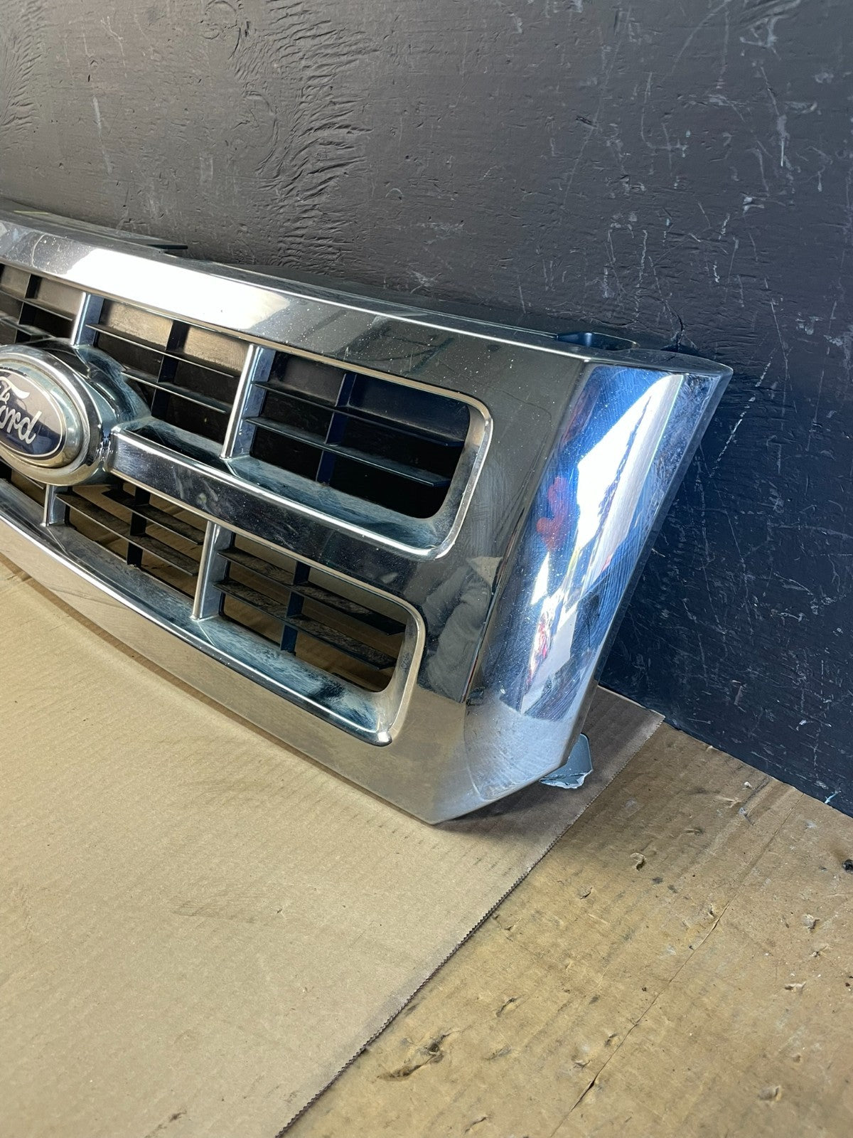 2008 to 2012 Ford Escape Front Upper Grill Grille Oem AB7934 DG1