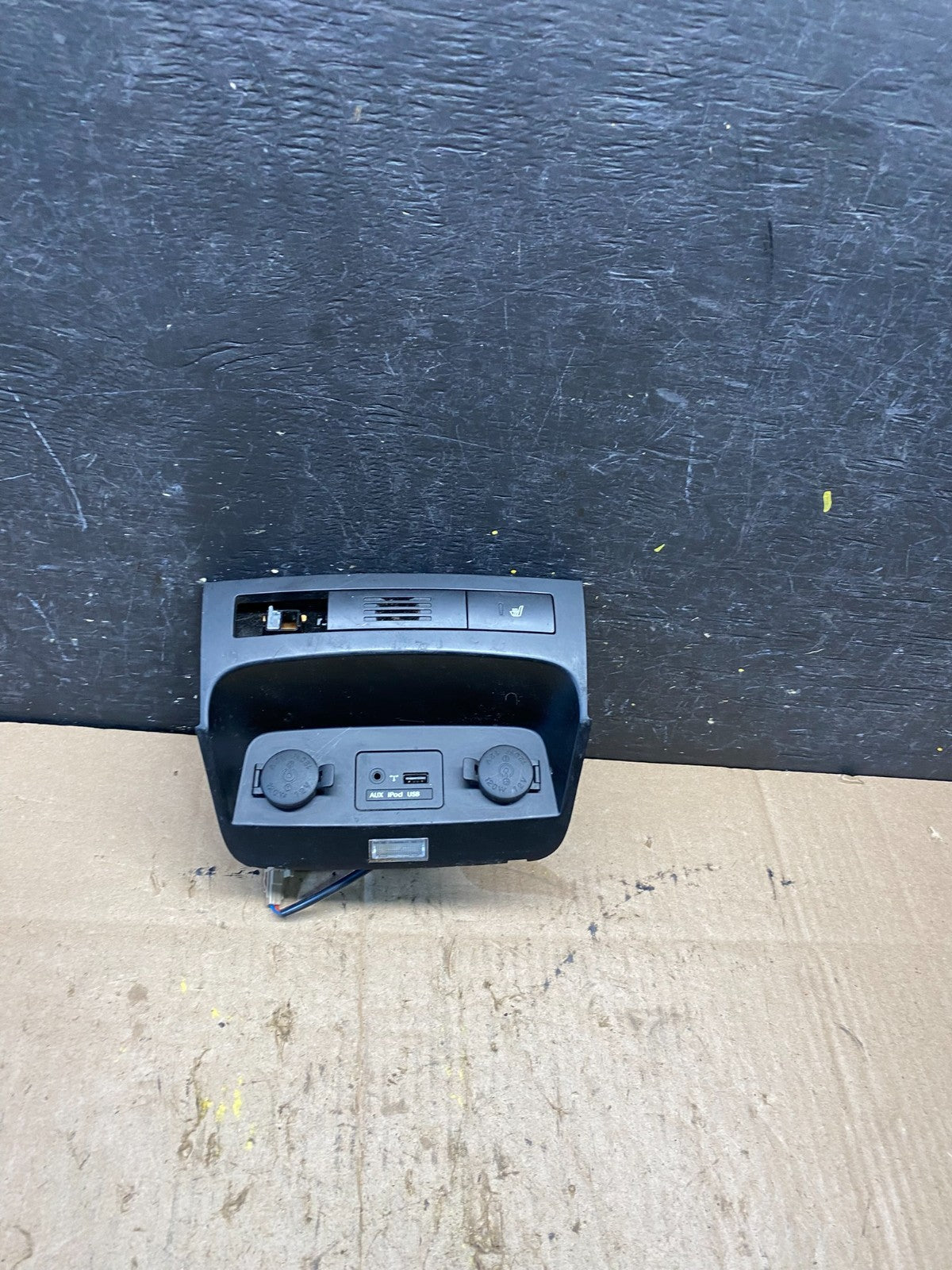 2011-2013 Kia Sorento Center Seat Heater Switches Aux USB Power Outlet p7853 DG0