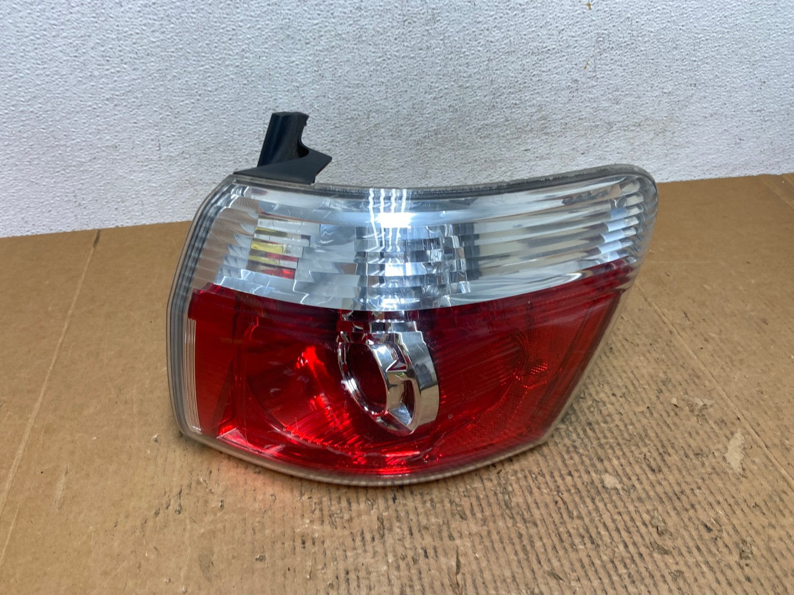 2007 to 2012 GMC Acadia Halogen Tail Light Right Passenger RH Side AE1505 LK0