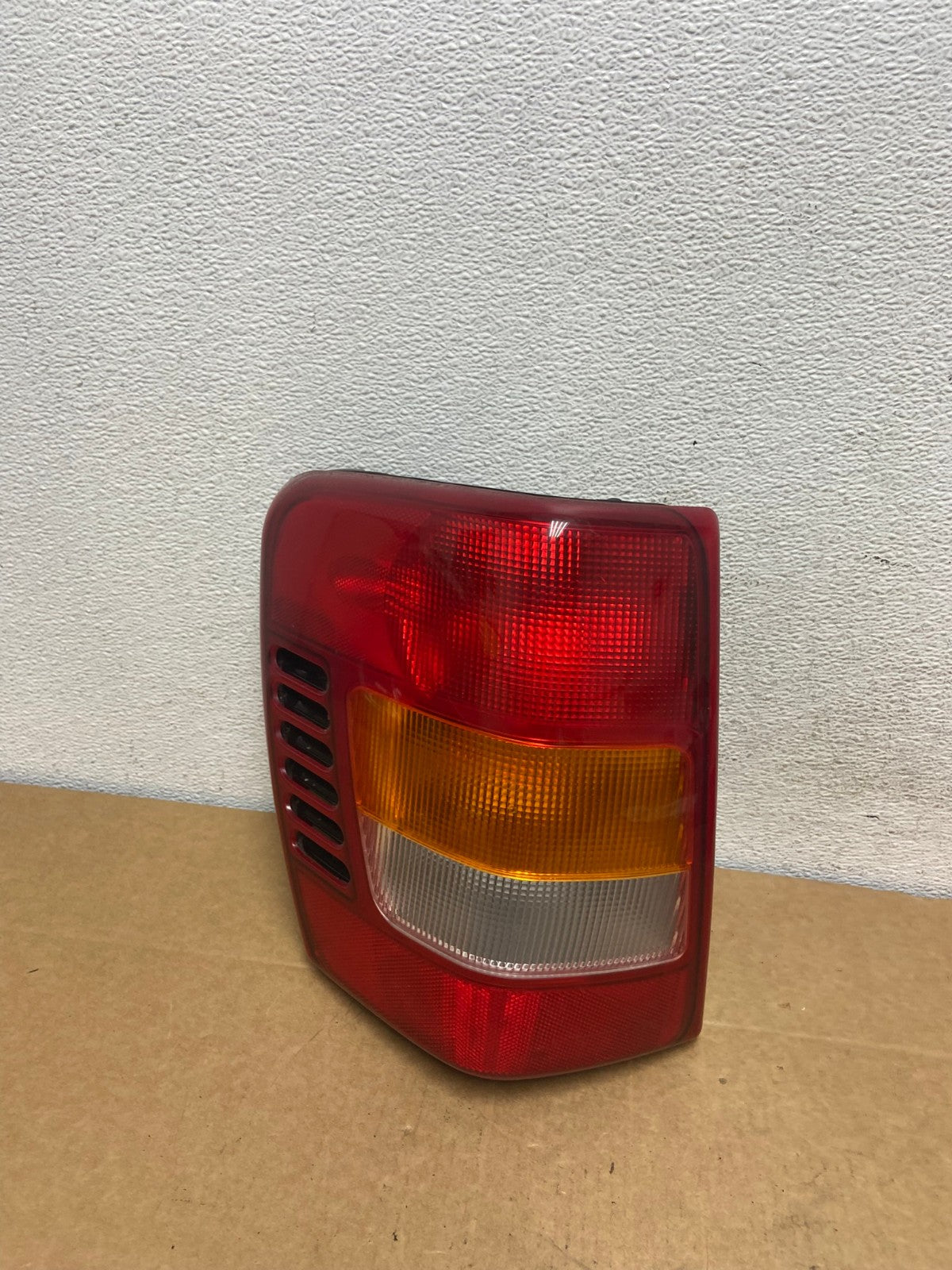 1999 - 2004 Jeep Grand Cherokee WJ Left Driver Lh Tail Light AD5390 LK0
