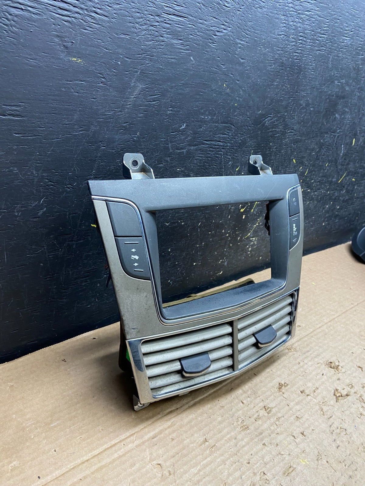 2010 - 2012 Lincoln Mkt Center Dash Gps Radio Bezel Panel Air Vent OEM W2023 DG2