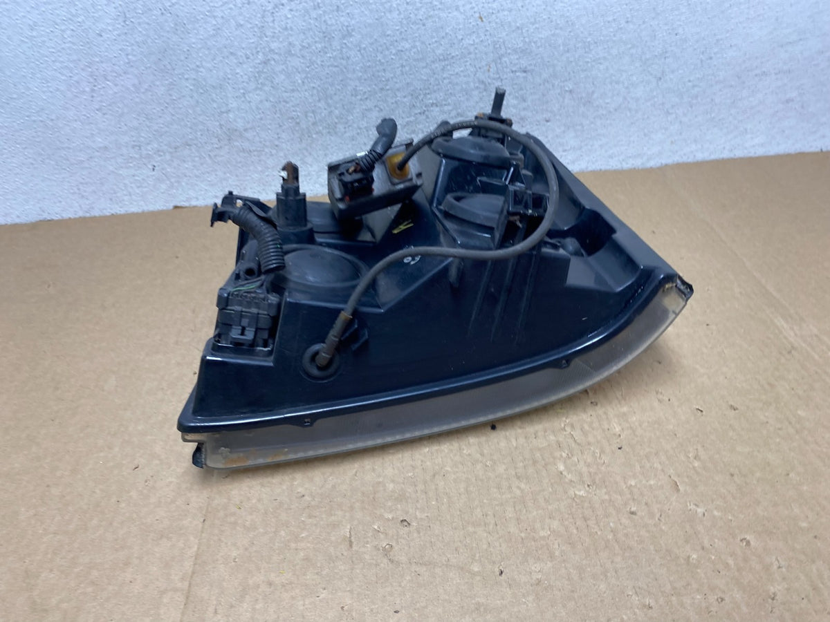 2002-2006 Cadillac Escalade Right Passenger Side Xenon Headlight AF9633 DW7