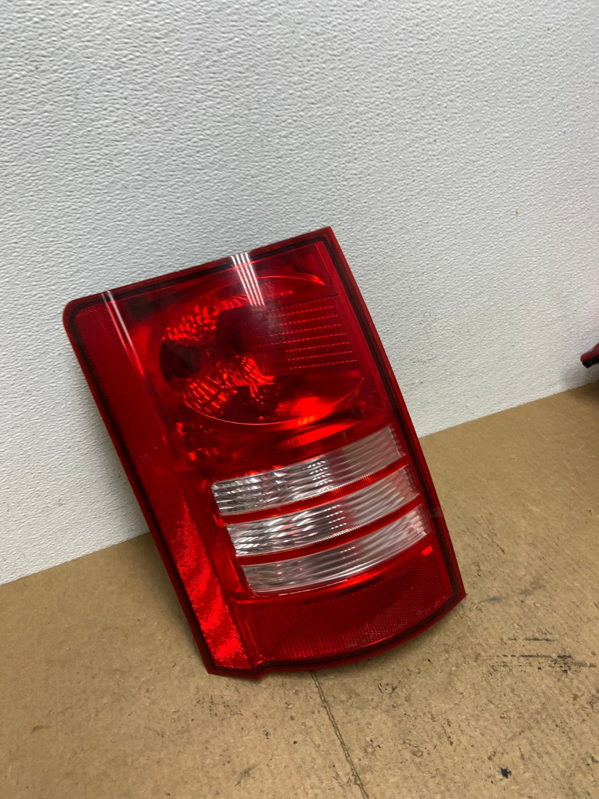 2008-2010 Chrysler Town and Country Left Driver Tail Light Oem AC3667 LK2