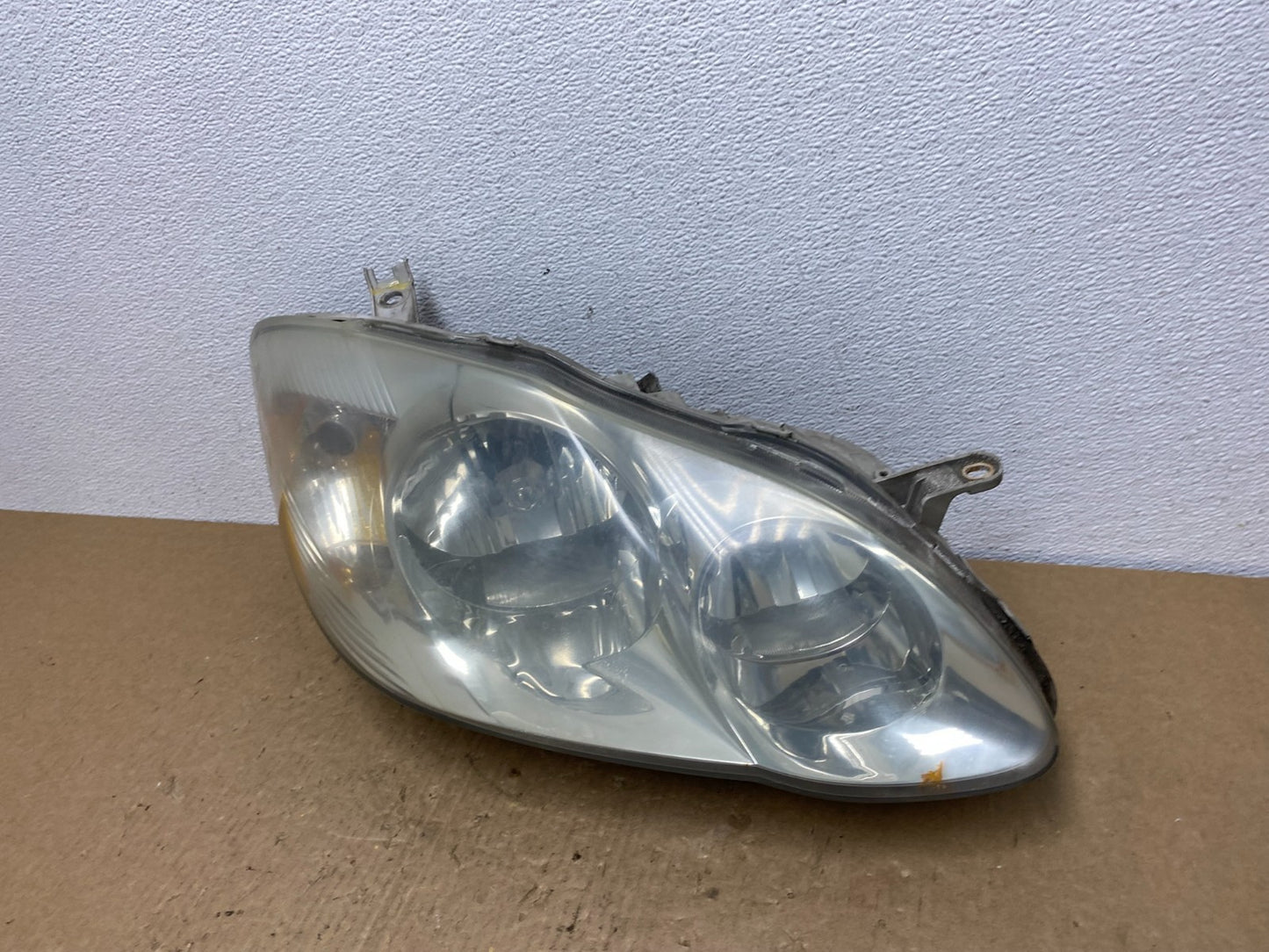 2003 to 2004 Toyota Corolla Right Passenger RH side Headlight AC1375 DW1