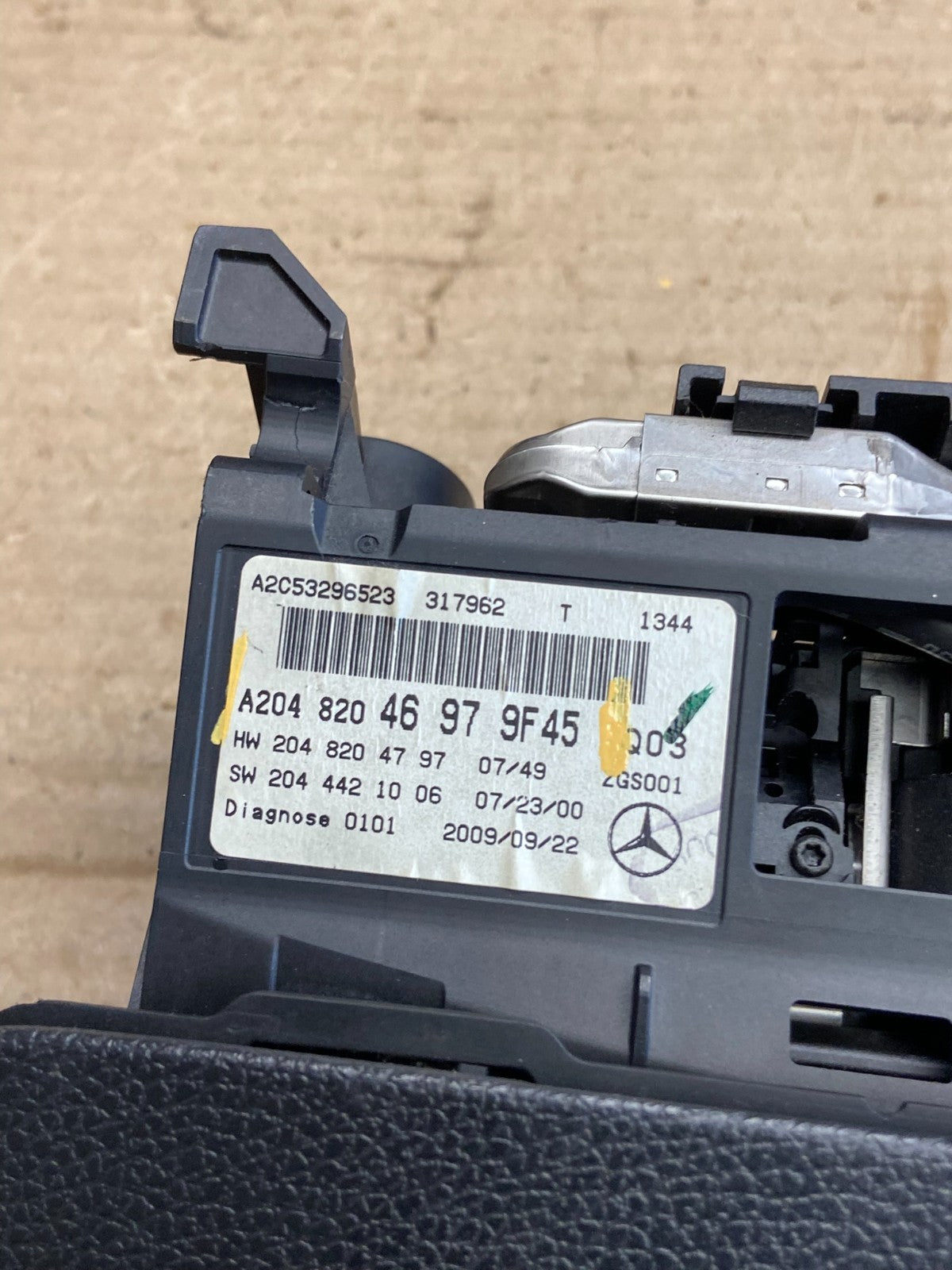 2008 to 2011 Mercedes W204 C300 Dashboard Navigation Display AH3822 DG5