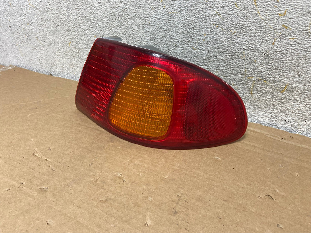 1998 1999 2000 Toyota Corolla Right Passenger Side Tail light AH8301 LK2