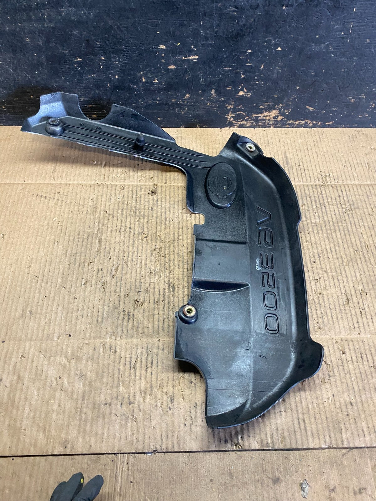 2001 to 2004 Nissan Pathfinder Engine Cover Ornament T6778 DG7