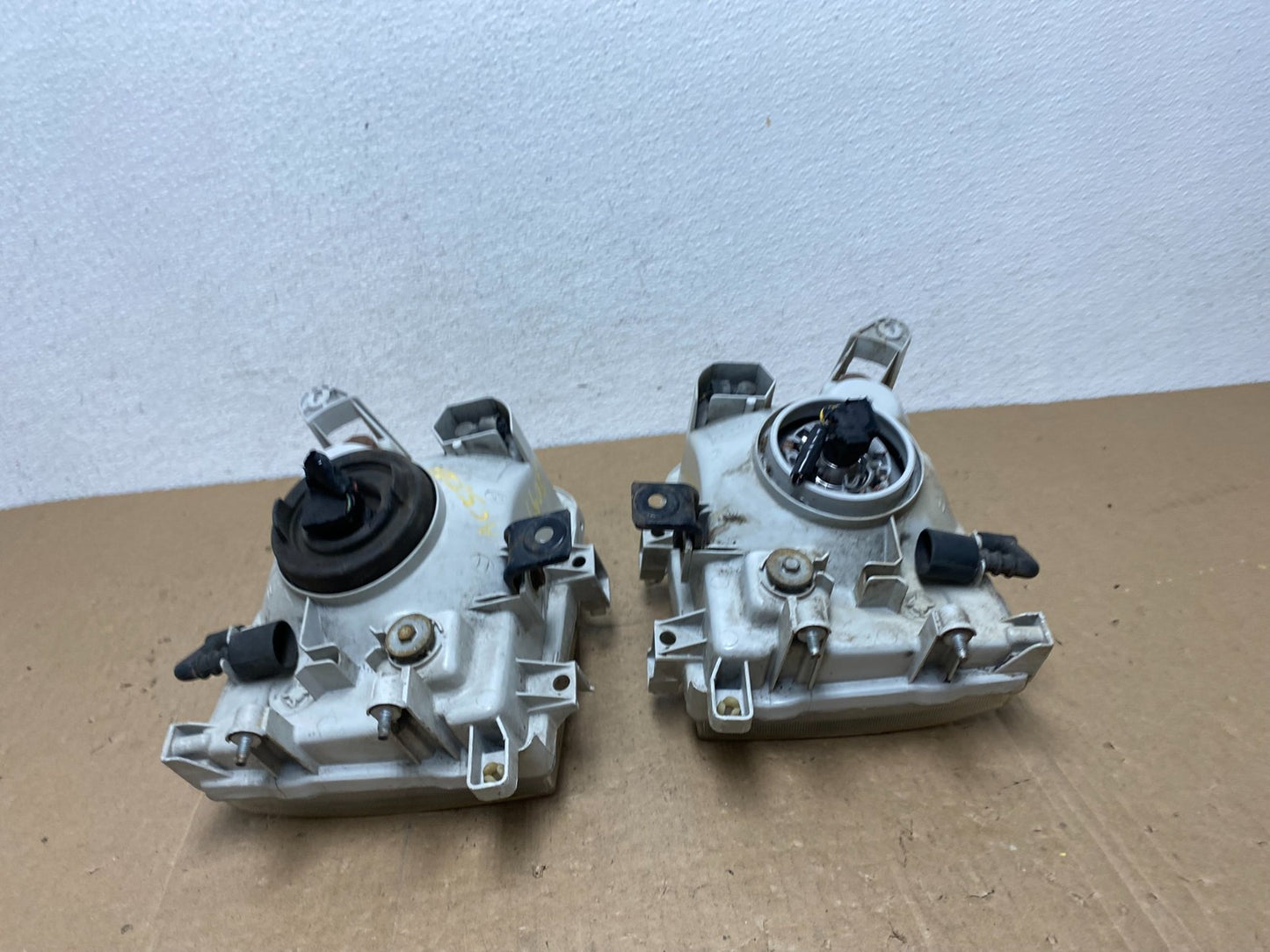 1999-2004 Nissan Pathfinder Left+Right Side Set Halogen Headlights AC5823 DW9