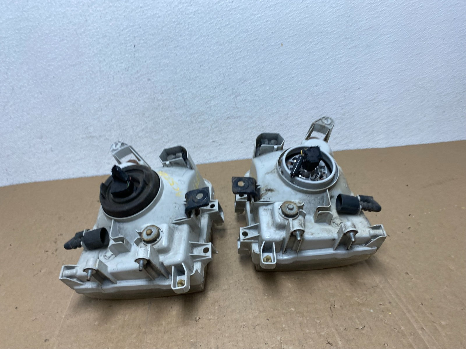 1999-2004 Nissan Pathfinder Left+Right Side Set Halogen Headlights AC5823 DW9