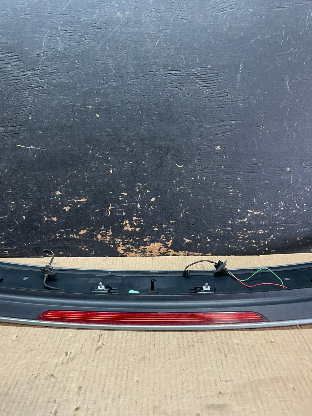 2009 to 2017 Audi Q5 Rear Tailgate Spoiler W/ 3RD Third Brake Light OEM y9610 DG5
