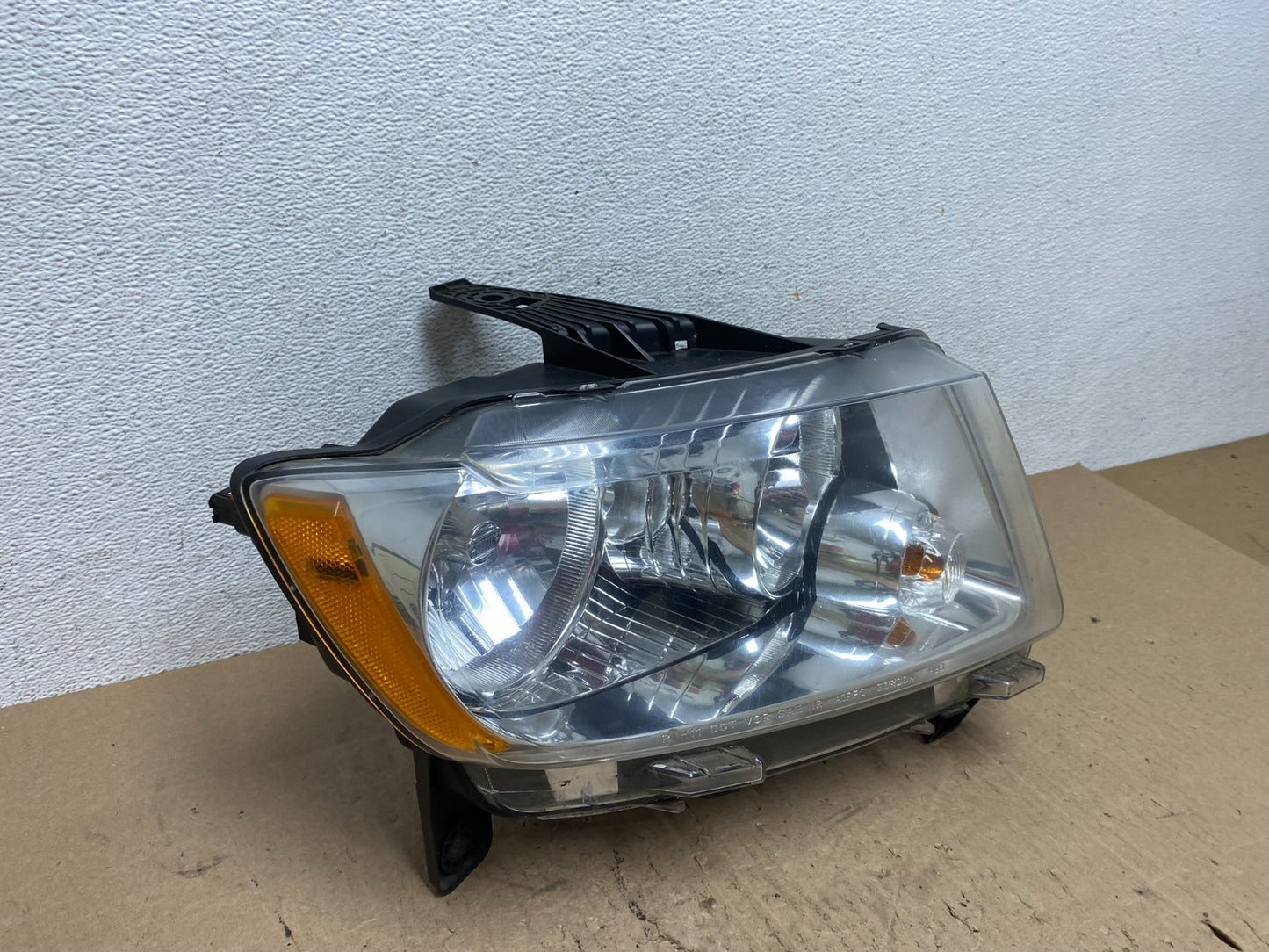 2011-2013 Jeep Grand Cherokee Right Passenger Halogen Headlight AE6505 DW2