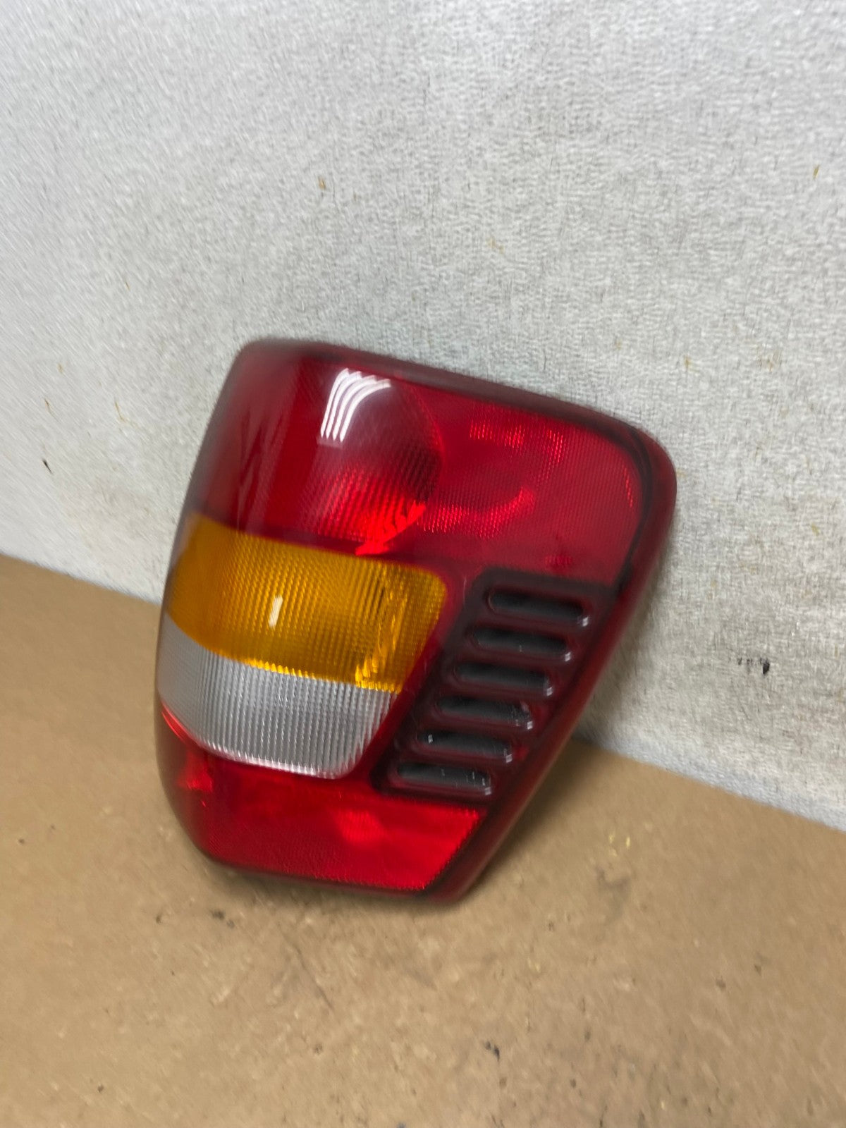 1999-2004 Jeep Grand Cherokee WJ Right Passenger Rh Tail Light AI3635 LK1