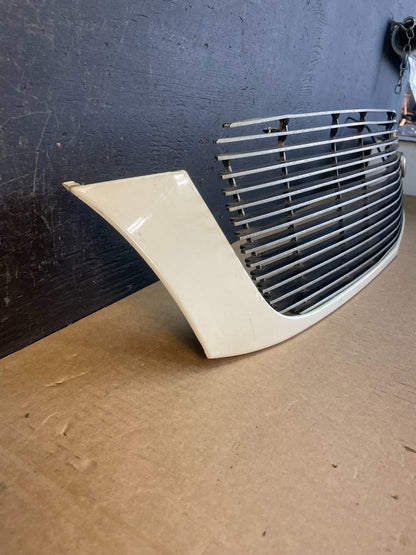 2000 to 2005 Cadillac Deville Front Hood Bumper Grille Grill AD02312