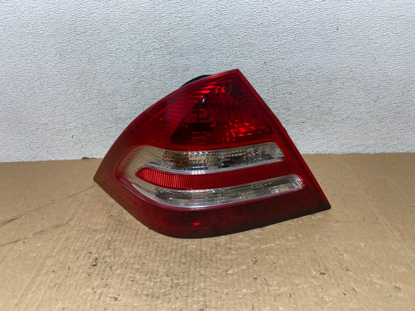 2005-2007 Mercedes-Benz C230 C240 W203 C-Class Left Driver Tail Light AG1183 LK0