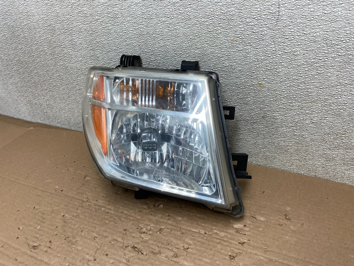 2005 to 2007 Nissan Pathfinder Halogen Headlight Right Passenger Oem AB1522 DW1