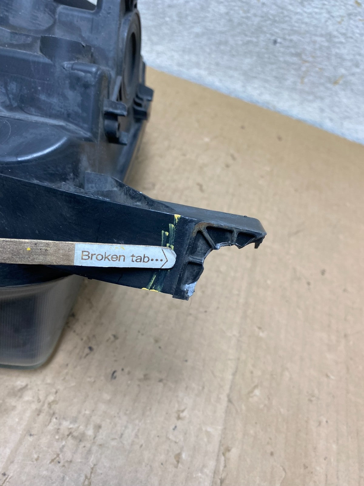 2003 to 2006 Honda Element Right Passenger Rh Side Headlight AI9060 DW5