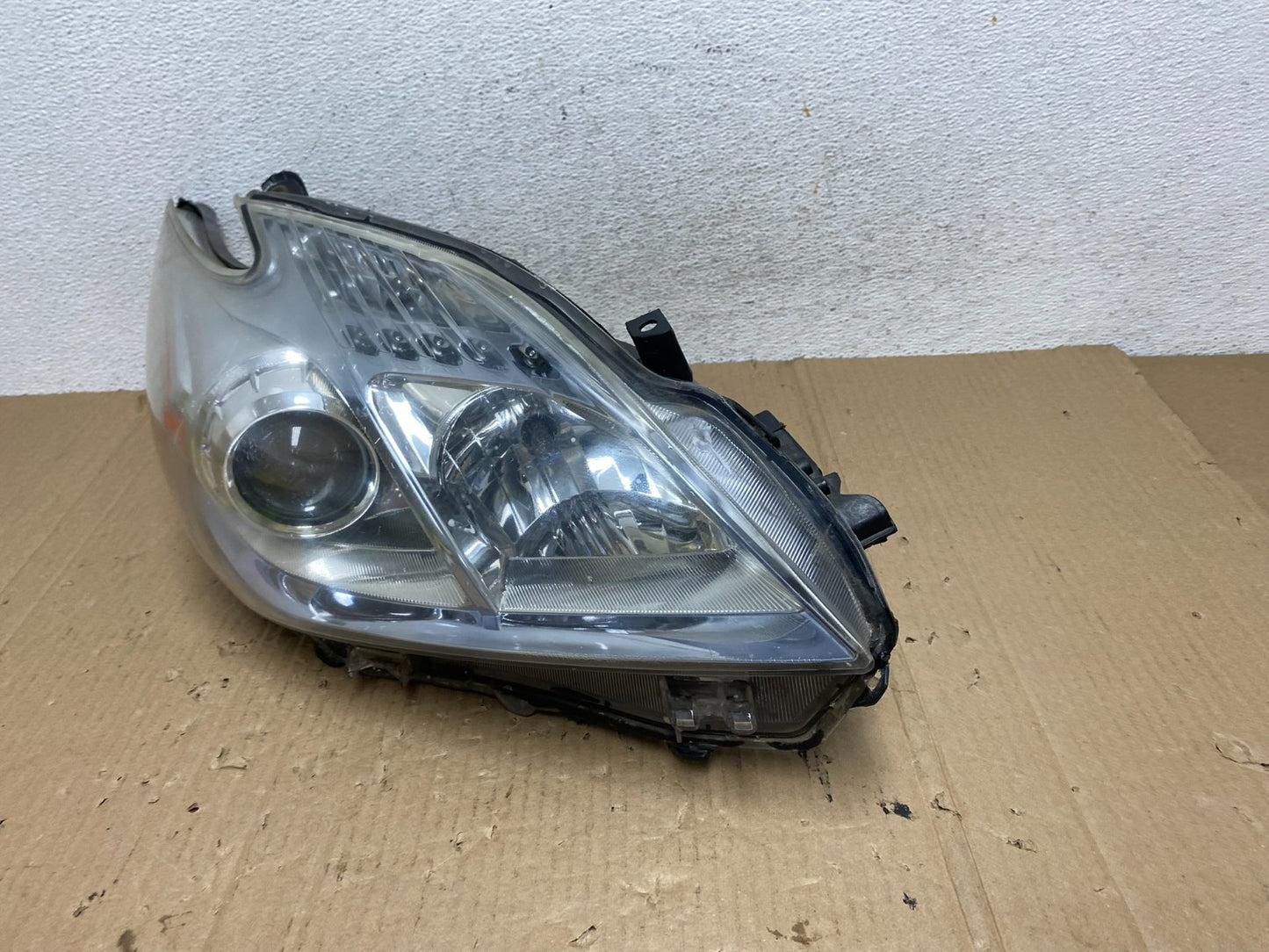 2010 - 2011 Toyota Prius Right Passenger Rh Blue Halogen Headlight AE9007 DW1