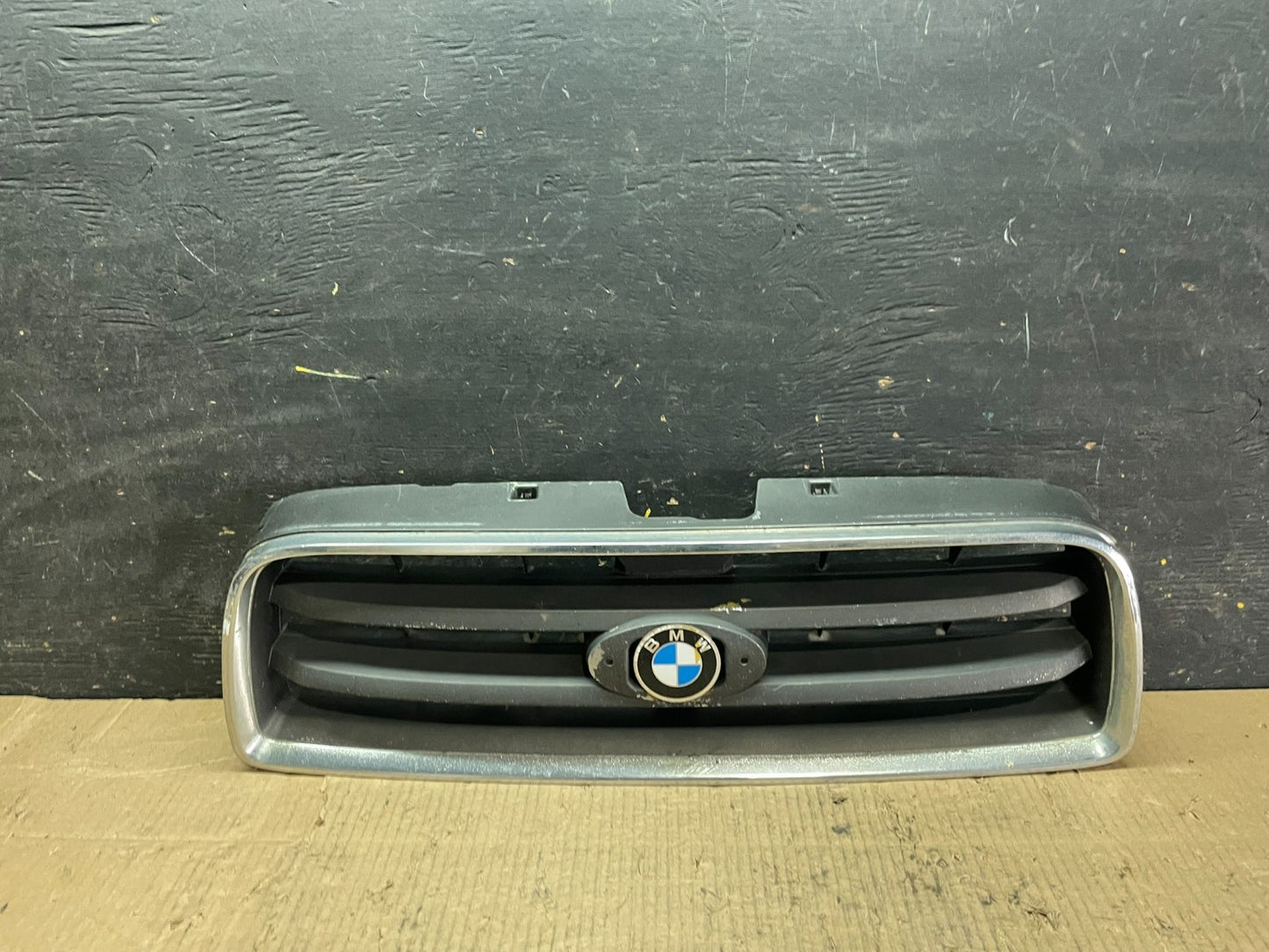 2003 to 2005 Subaru Forester Front Upper Grill Grille U6079 DG0