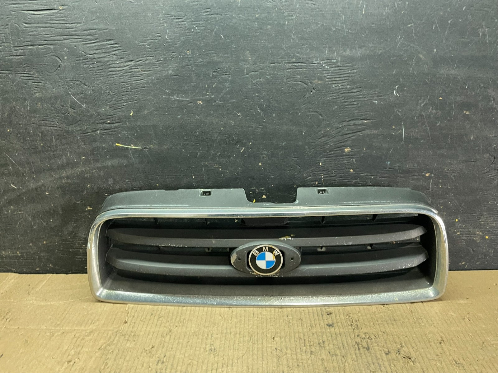 2003 to 2005 Subaru Forester Front Upper Grill Grille U6079 DG0