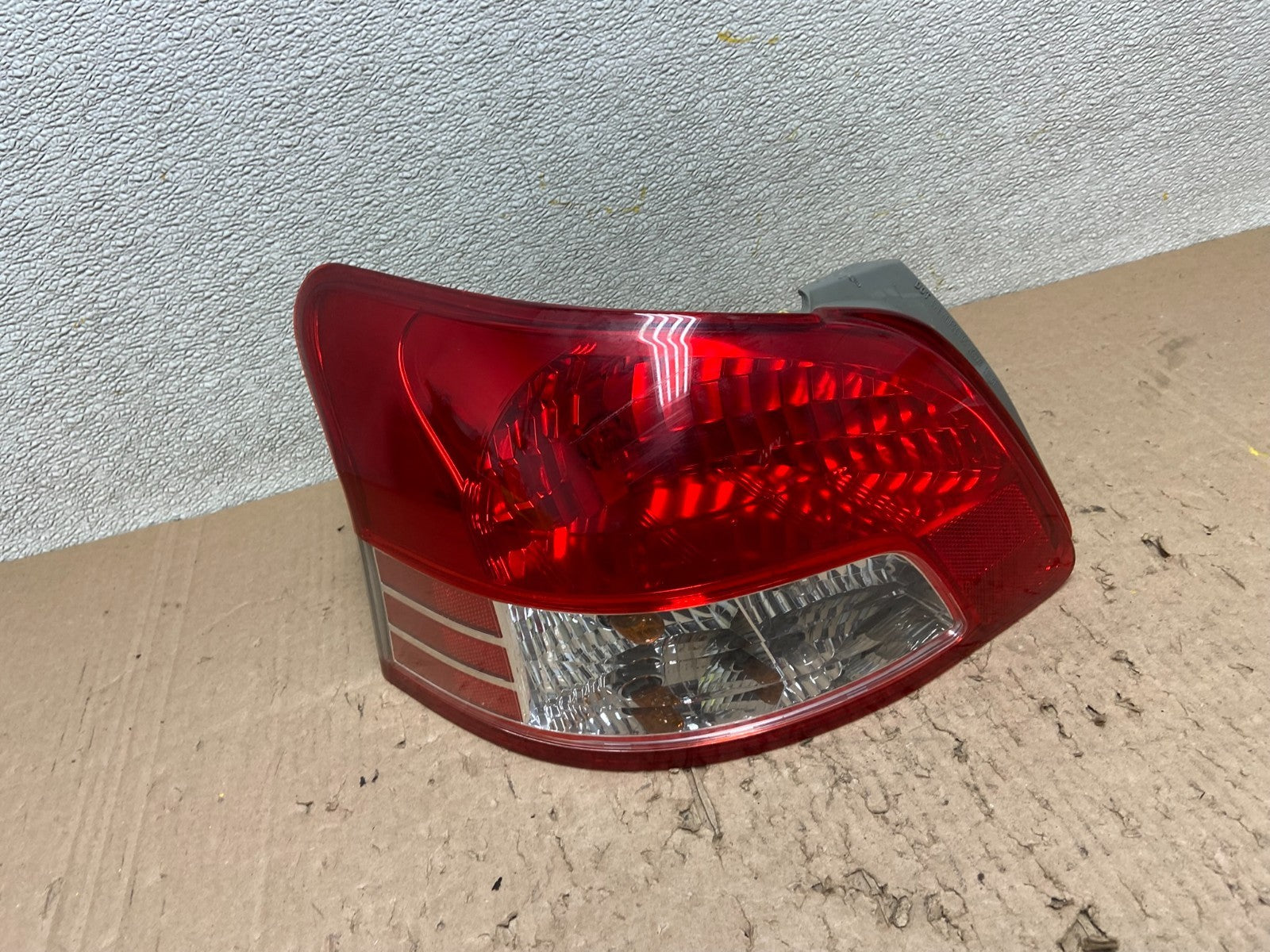 2007 to 2012 Toyota Yaris Hatchback Left Driver LH Side Tail Light Y0565 GD0