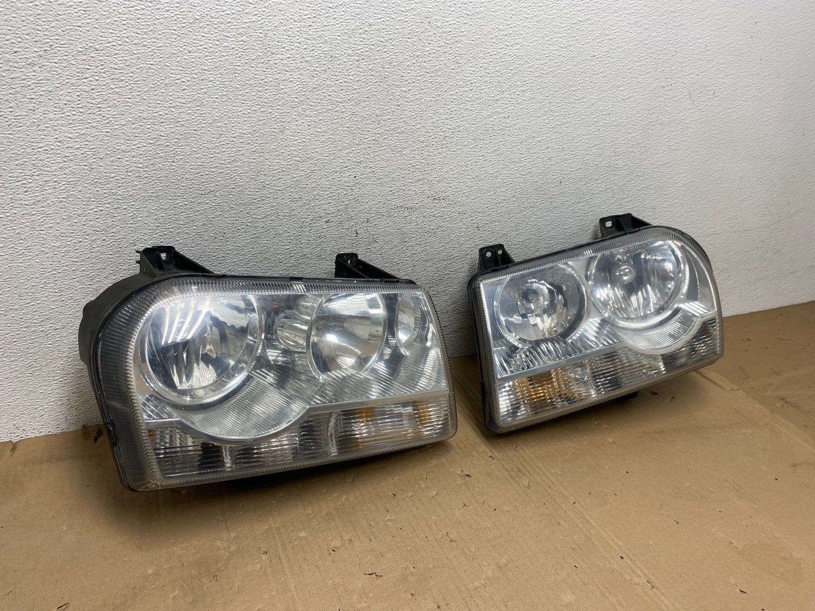 2005 2006 2007 Chrysler 300 Left+Right Halogen Headlights AE9138 DW2