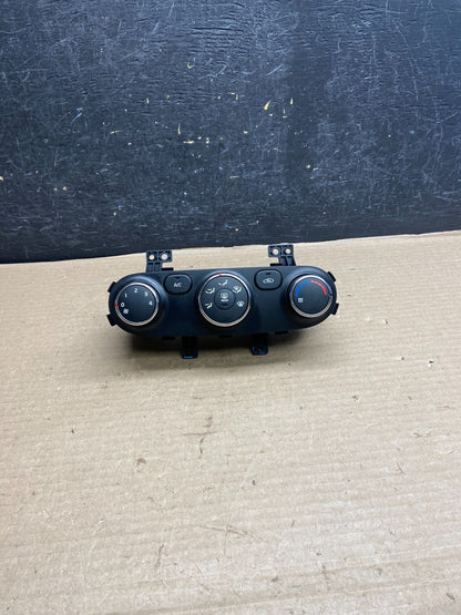 2014 - 2016 Kia Forte Temperature A/C Heater Climate Control AH1598 DG0