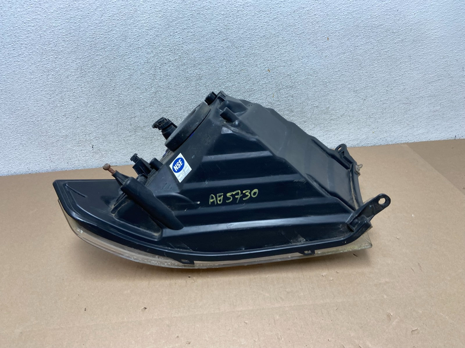 2009 to 2012 Ram 1500 2500 Left Driver LH Halogen Headlight AG5730 DW7