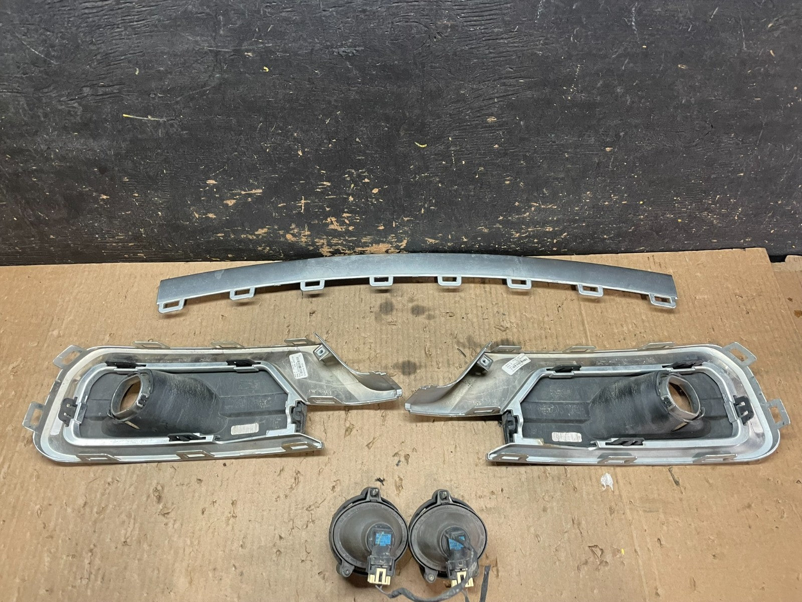2013 to 2016 GMC Acadia Front Bumper Left+Right Set Grille Cover Z3371 DG9