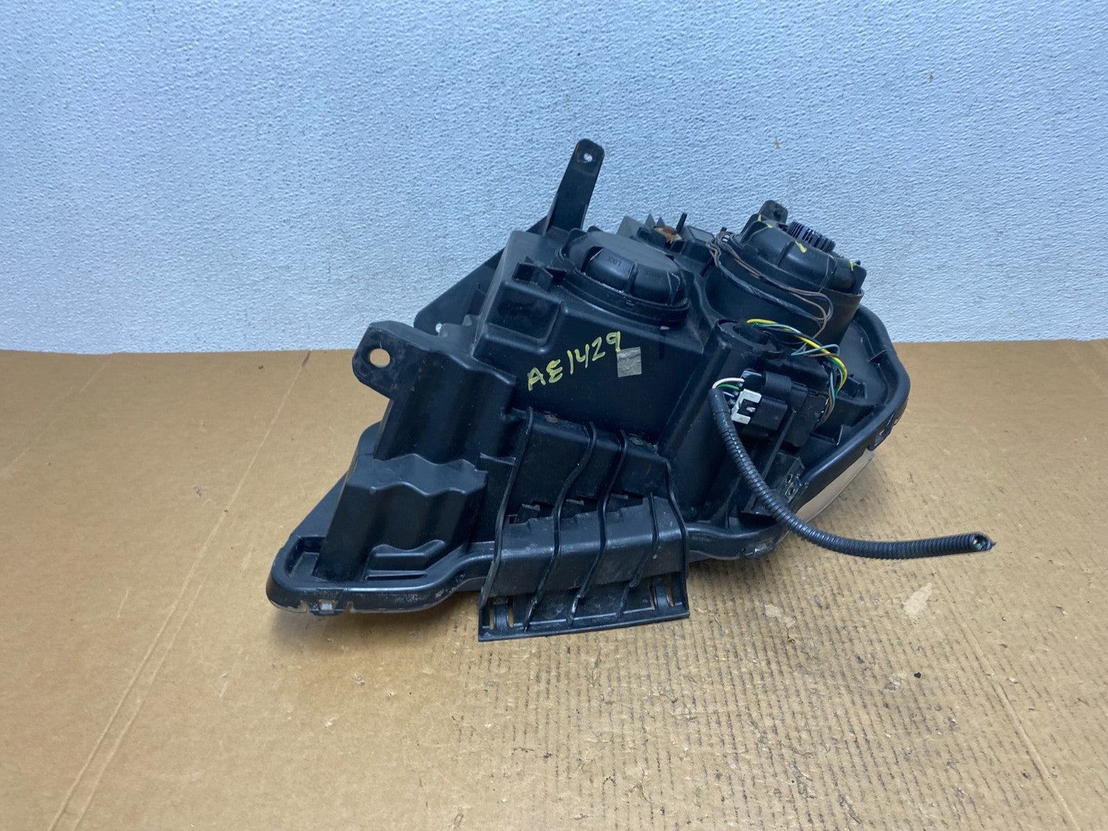 2010 to 2015 GMC Terrain Halogen Passenger Right Rh Side Headlight AE1429 DW8