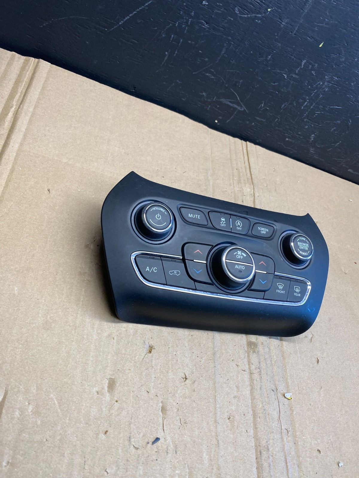 2019 to 2023 Jeep Cherokee Heater Climate Temperature Control AB8789 DG1