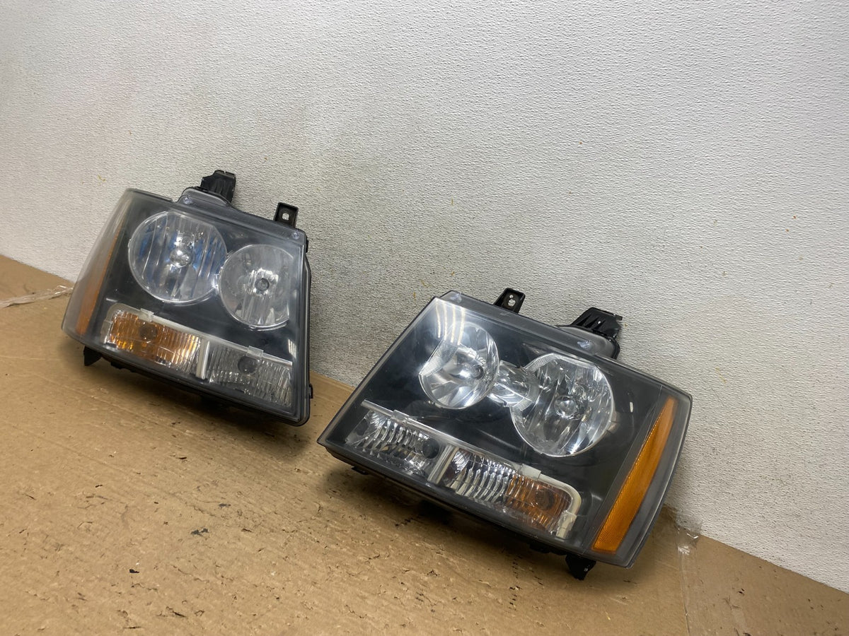 2007 to 2013 Chevrolet Suburban Tahoe Left+Right Set Headlights AH9230 DW2