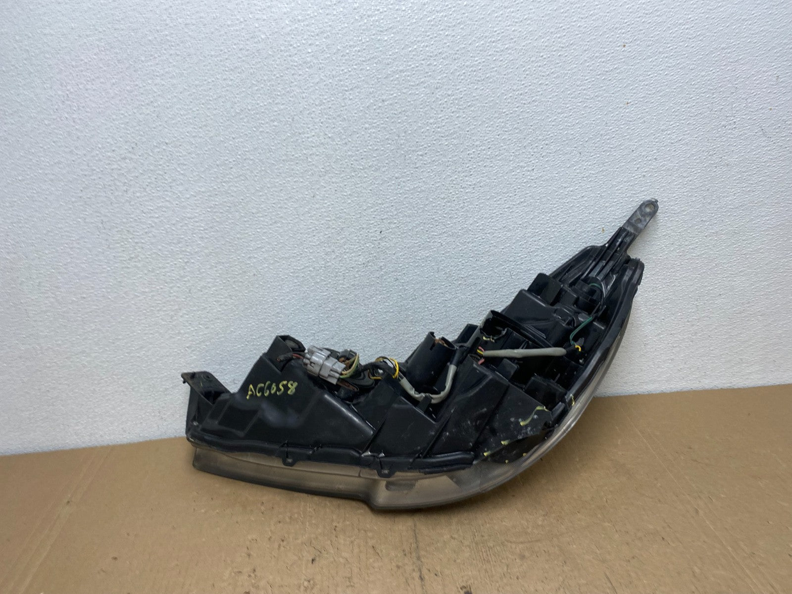 2013 - 2014 Subaru Legacy Outback Right Passenger Headlight AC6057 DW8