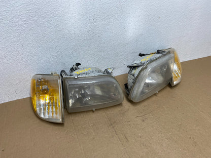 2002-2005 Mercury Mountaineer Left+Right Side Turn Signal Headlights AC5645 DG2
