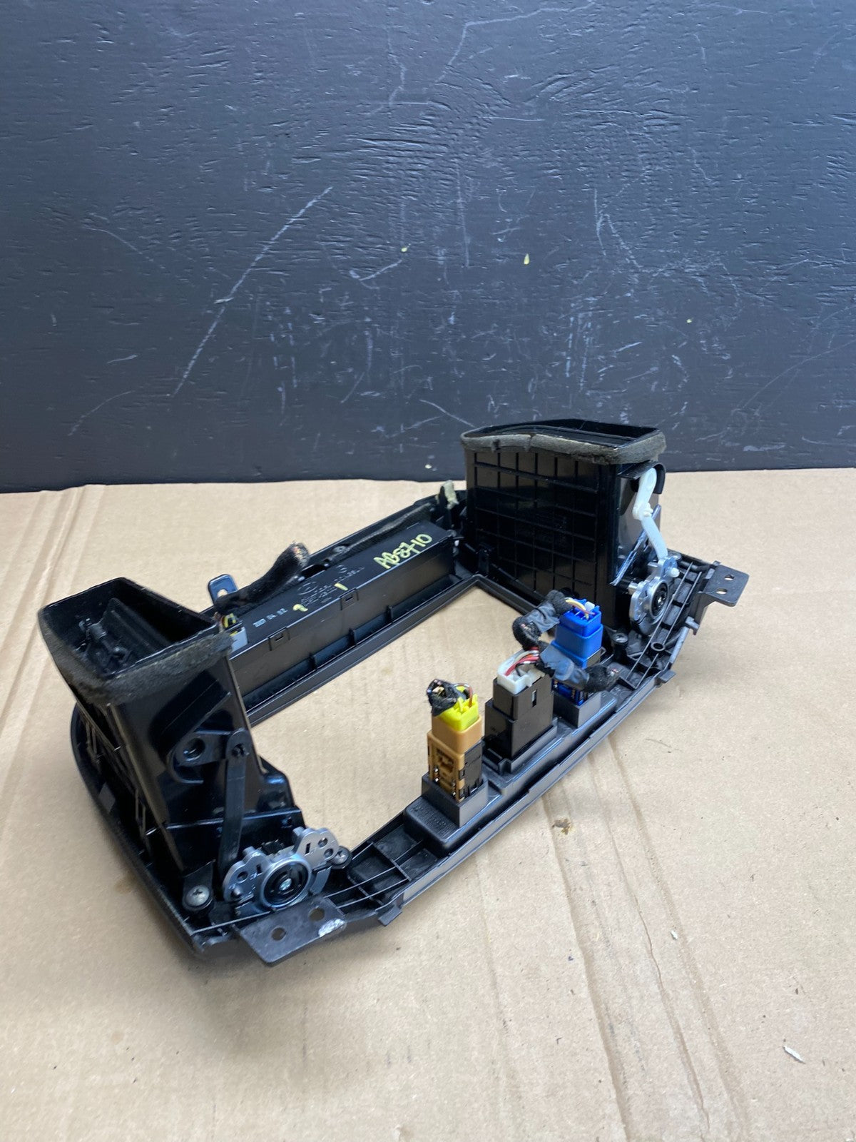 2007 to 2012 Hyundai Santa Fe Center Air Vent A/C Clock Bezel Trim AB8710 DG3